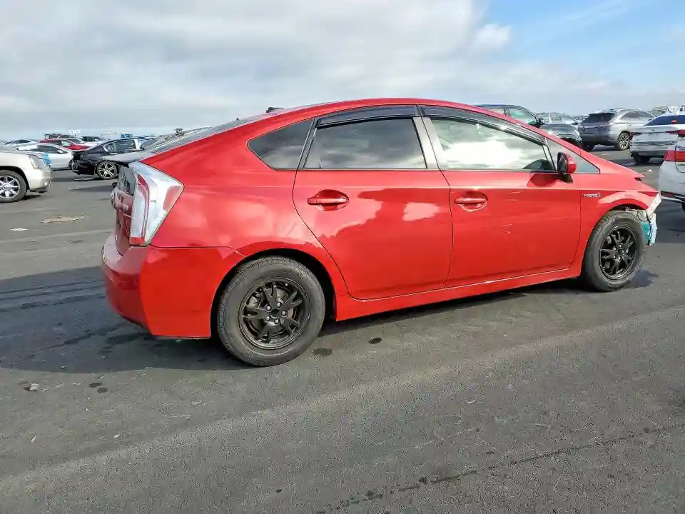 JTDKN3DU1F0469762 2015 TOYOTA PRIUS-2