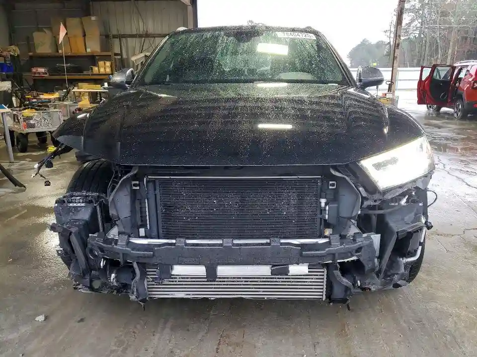 WA1A4AFY5J2201081 2018 AUDI SQ5-4