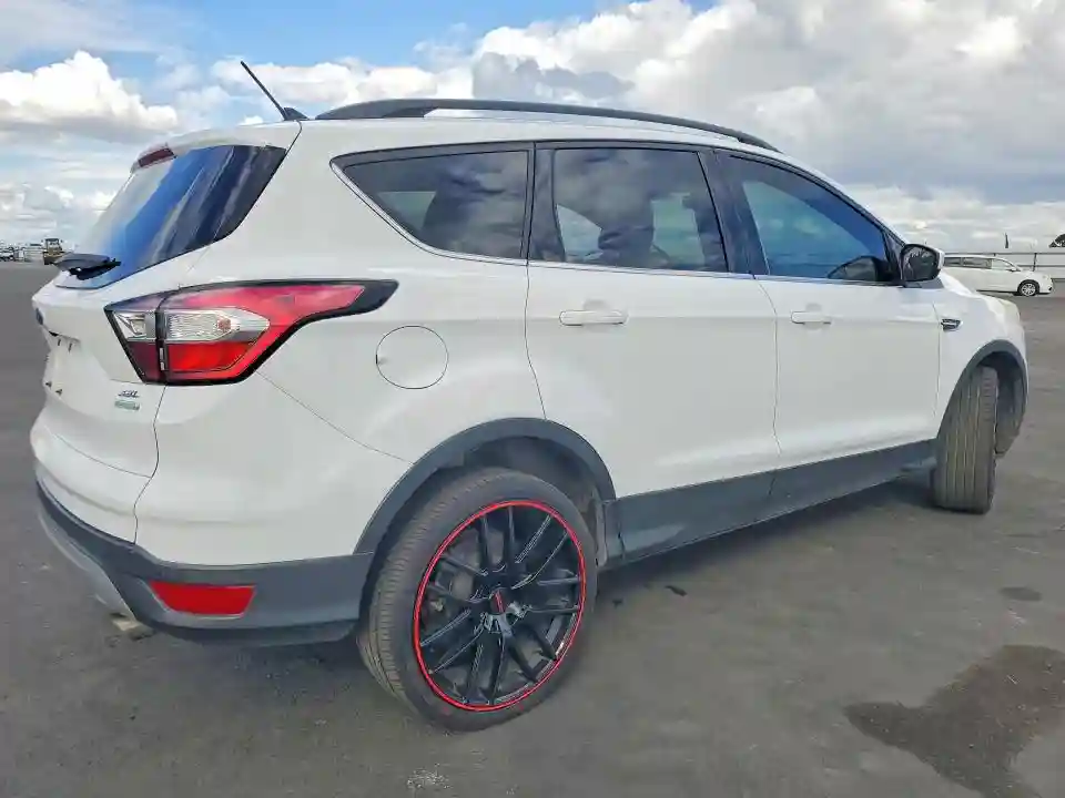 1FMCU0HD9JUA72166 2018 FORD ESCAPE-2
