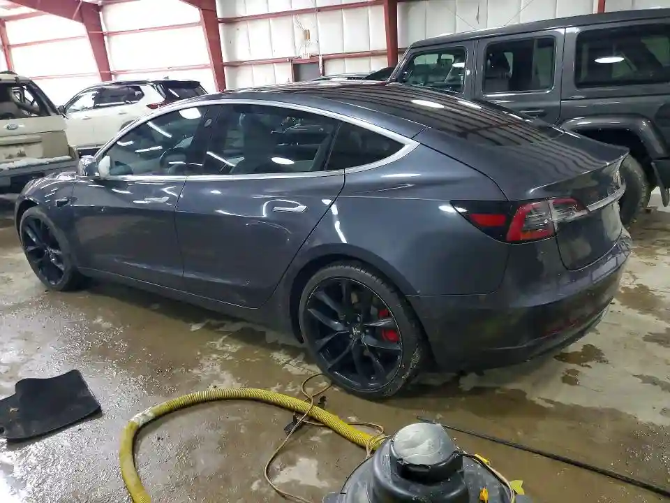5YJ3E1EB9JF135026 2018 TESLA MODEL 3-1