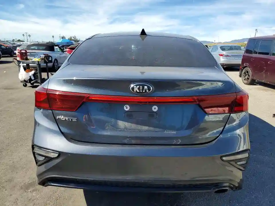 3KPF24AD3KE028432 2019 KIA FORTE LXS-5