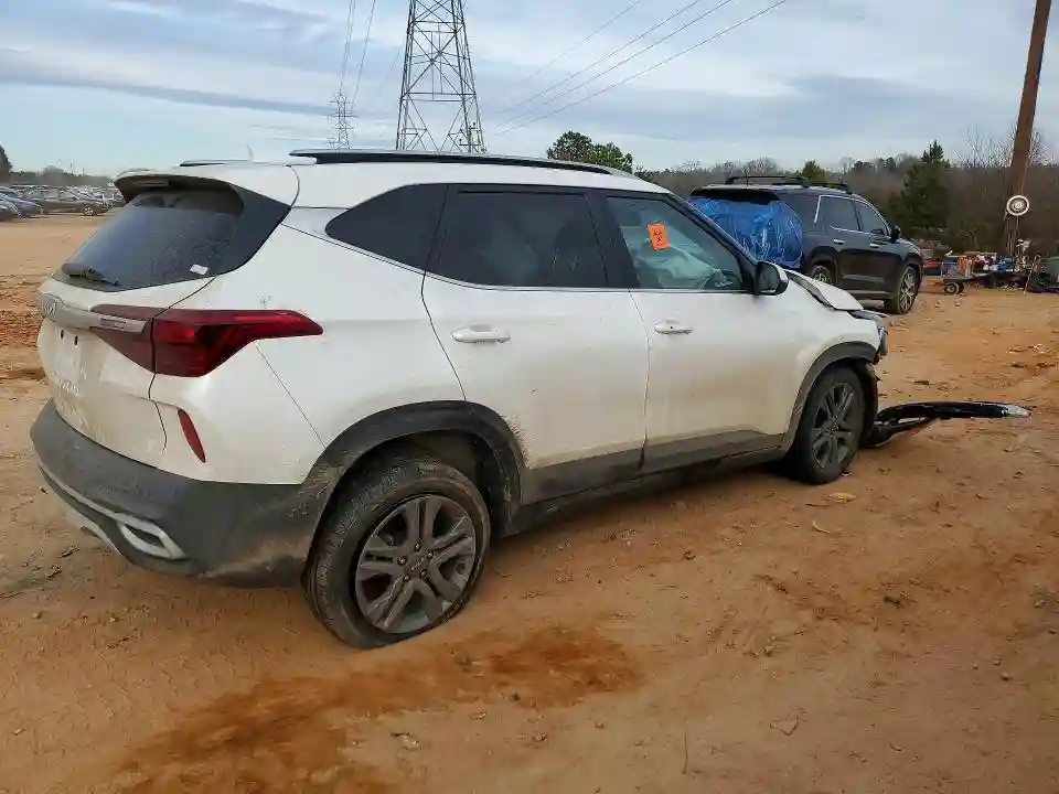KNDEU2AA9N7339769 2022 KIA SELTOS-2