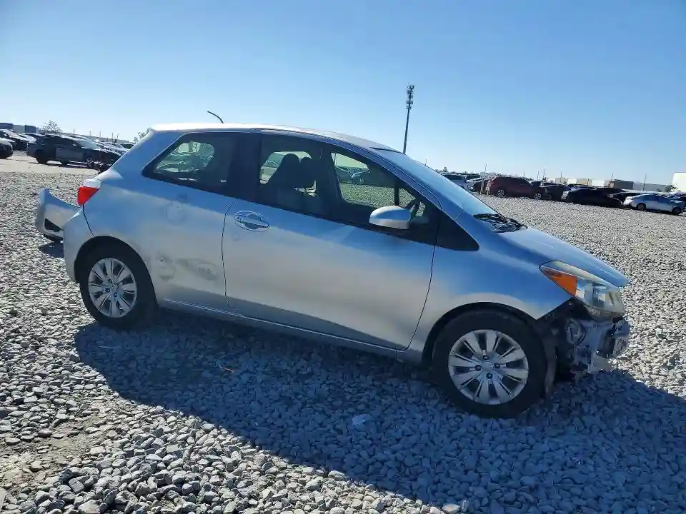 JTDJTUD30CD535883 2012 TOYOTA YARIS-3