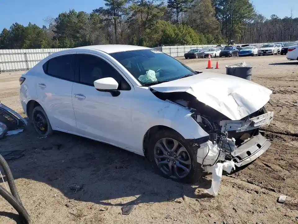 3MYDLBYV6KY510142 2019 TOYOTA YARIS-3