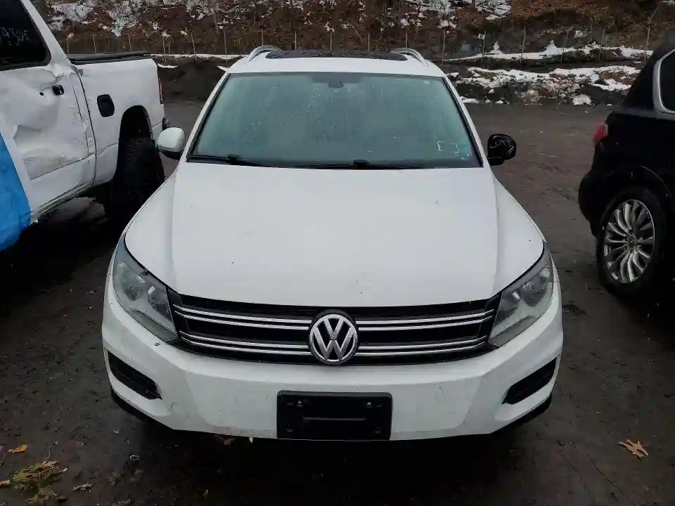 WVGSV7AX6HK013538 2017 VOLKSWAGEN TIGUAN-4