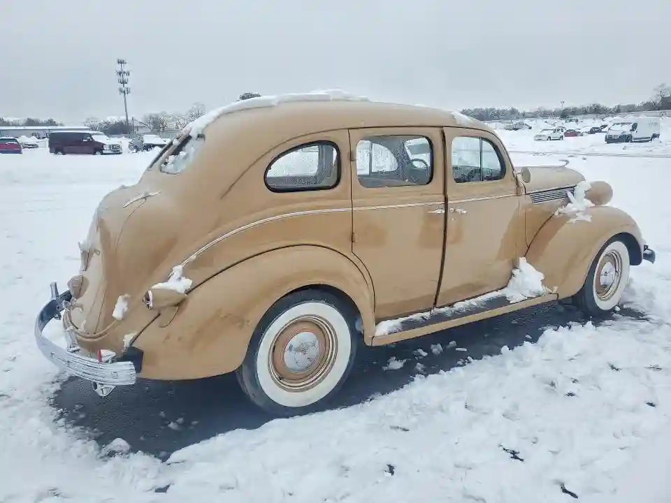 5561925 1937 DESOTO HAWKEYE-2