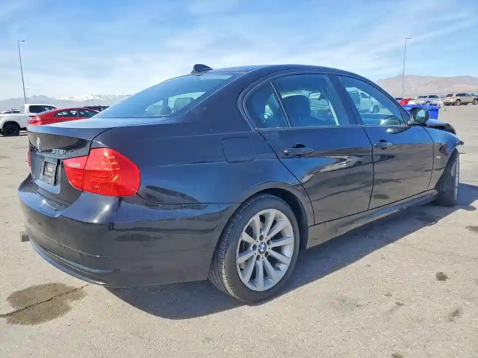 WBAPH5G50BNM83451 2011 BMW 3 SERIES-2