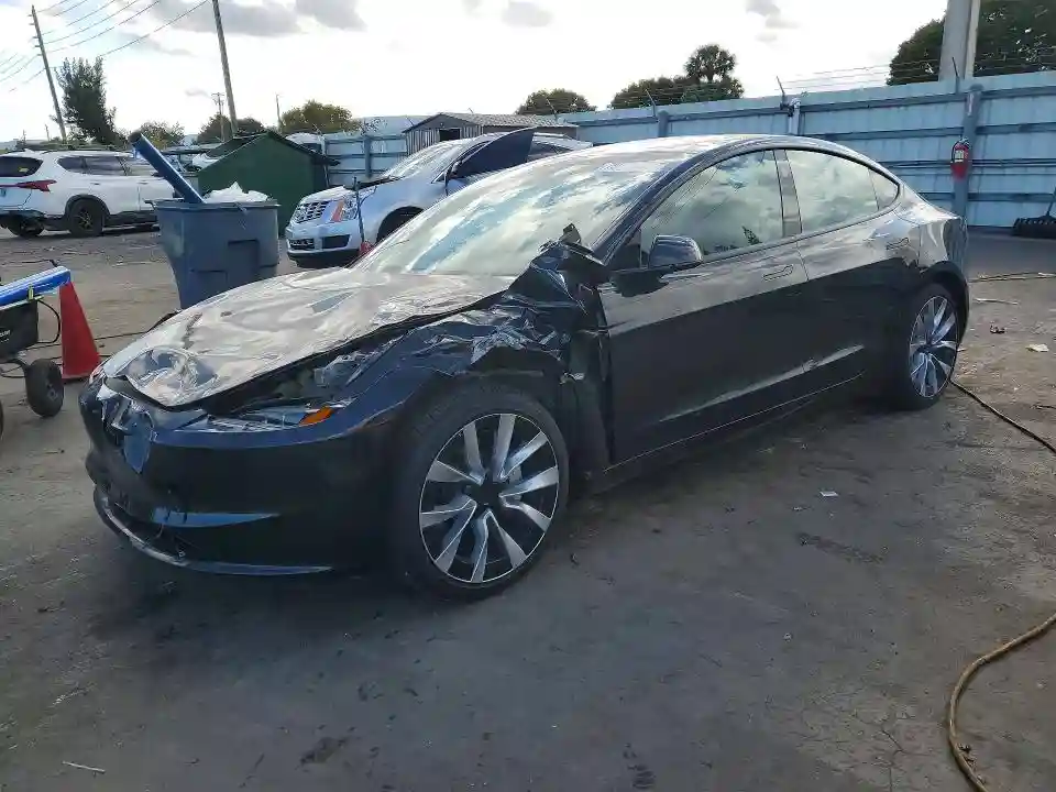 5YJ3E1EA2SF037027 2025 TESLA MODEL 3-0