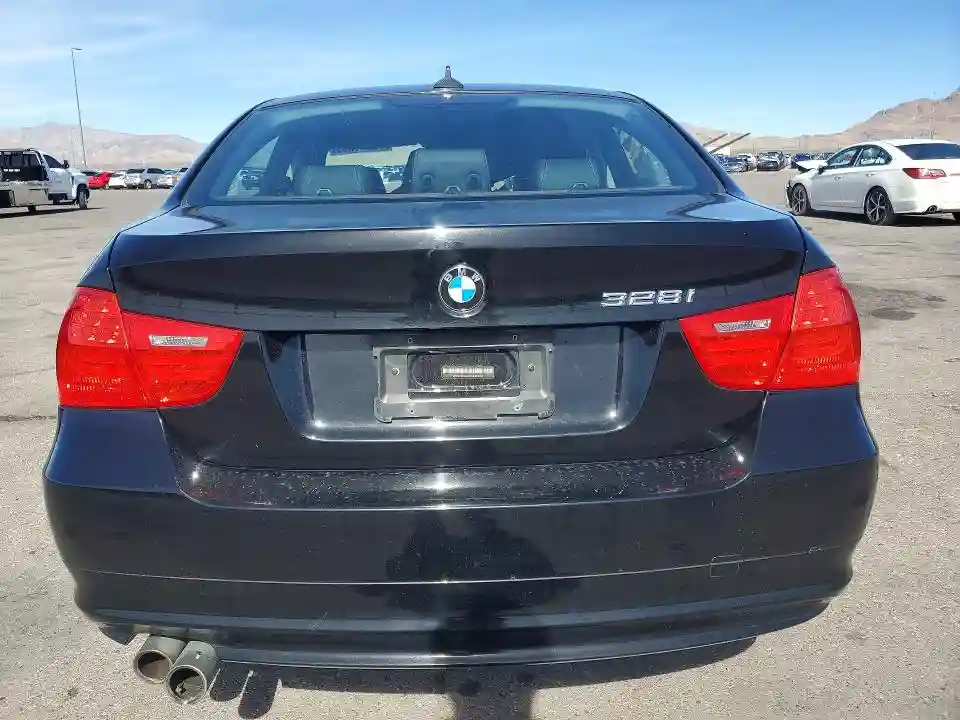 WBAPH5G50BNM83451 2011 BMW 3 SERIES-5
