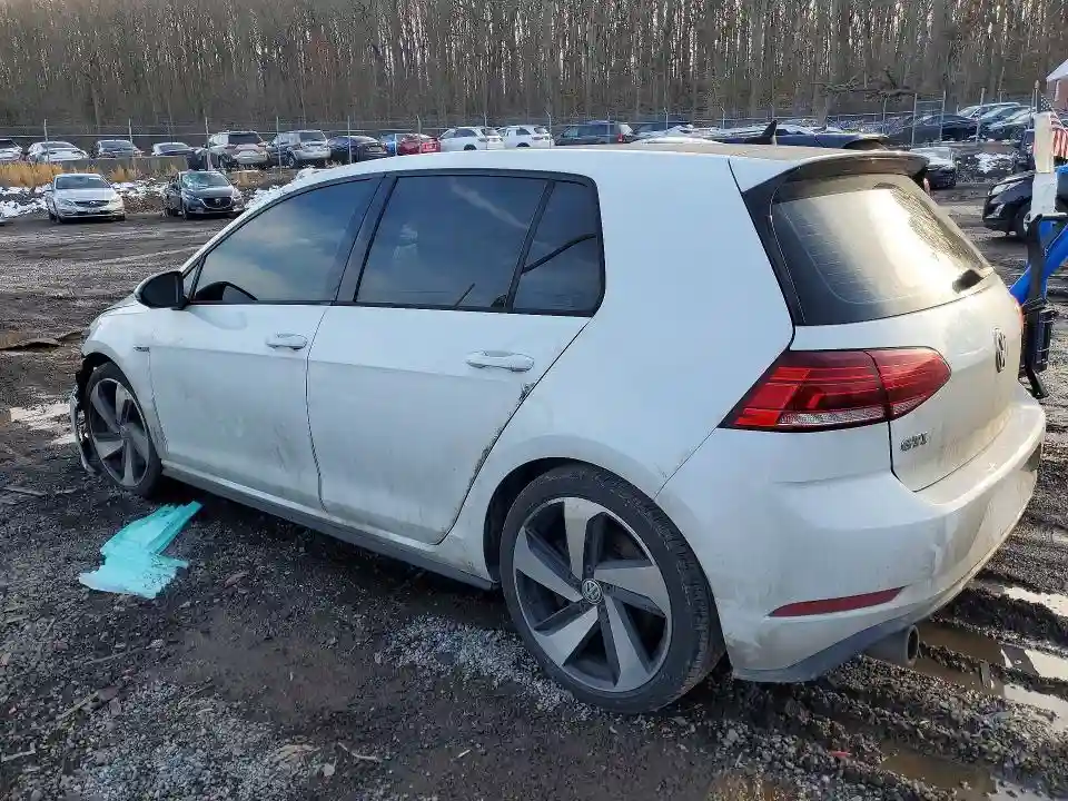 3VW447AU2JM250285 2018 VOLKSWAGEN GTI-1