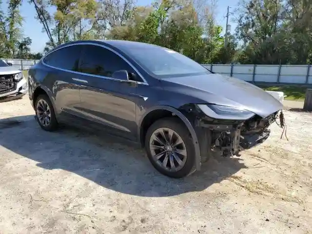 5YJXCAE26JF115873 2018 TESLA MODEL X-3