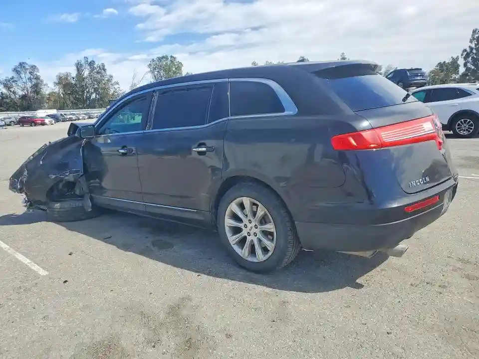 2LMHJ5FK4GBL00395 2016 LINCOLN MKT-1