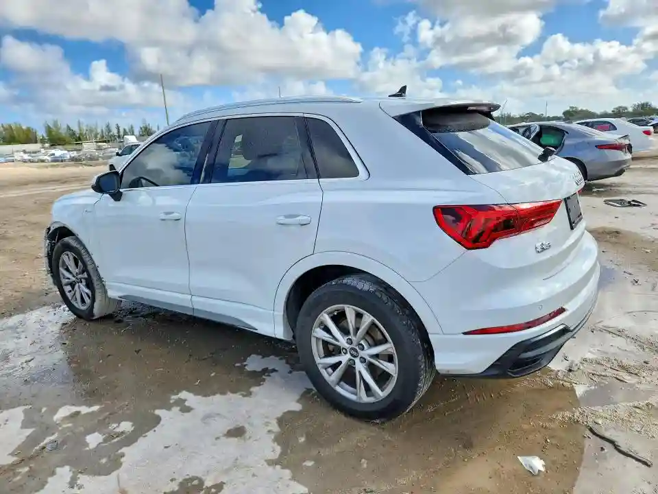 WA1DECF39M1046202 2021 AUDI Q3-1