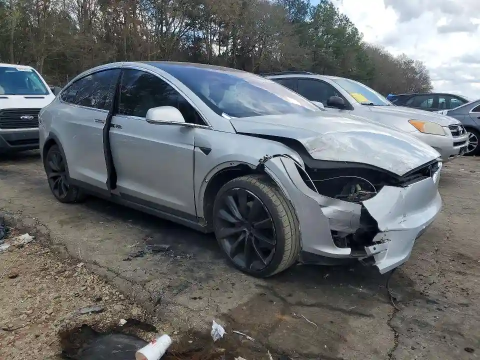5YJXCBE43JF127275 2018 TESLA MODEL X-3