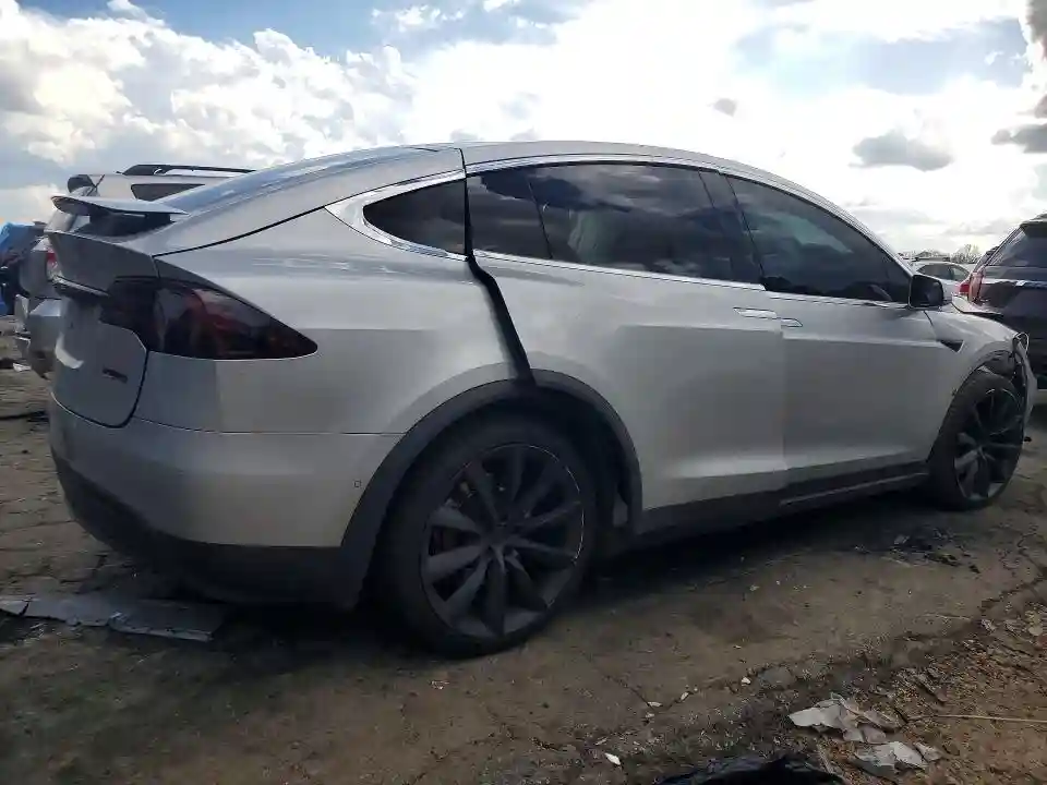 5YJXCBE43JF127275 2018 TESLA MODEL X-2