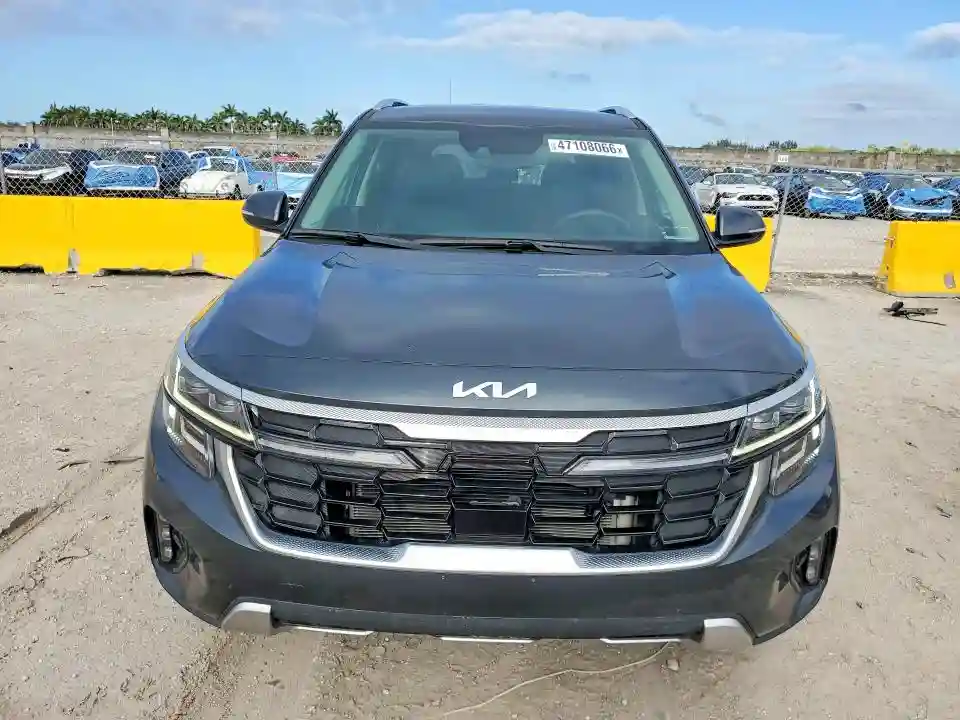 KNDETCA73R7500572 2024 KIA SELTOS-4
