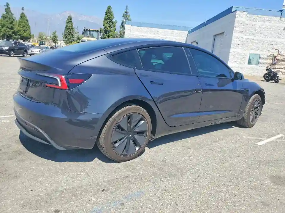 5YJ3E1EA2SF999232 2025 TESLA MODEL 3-2