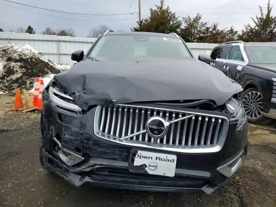 YV4062PN1P1921575 2023 VOLVO XC90 PLUS-4