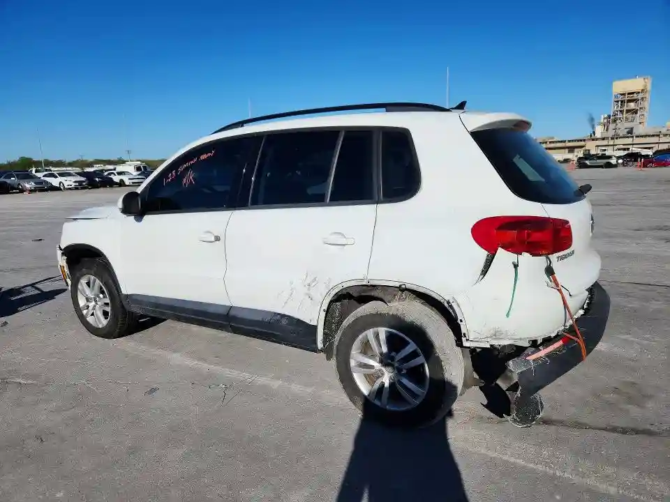 WVGAV7AX3FW542995 2015 VOLKSWAGEN TIGUAN-1
