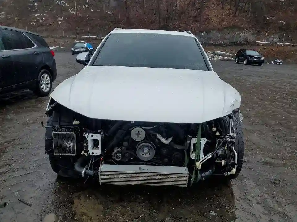 WA1A4AFY1J2202714 2018 AUDI SQ5-4