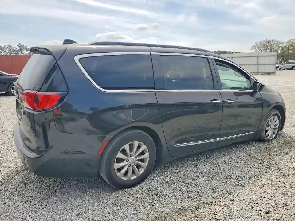 2C4RC1BGXHR584360 2017 CHRYSLER PACIFICA-2
