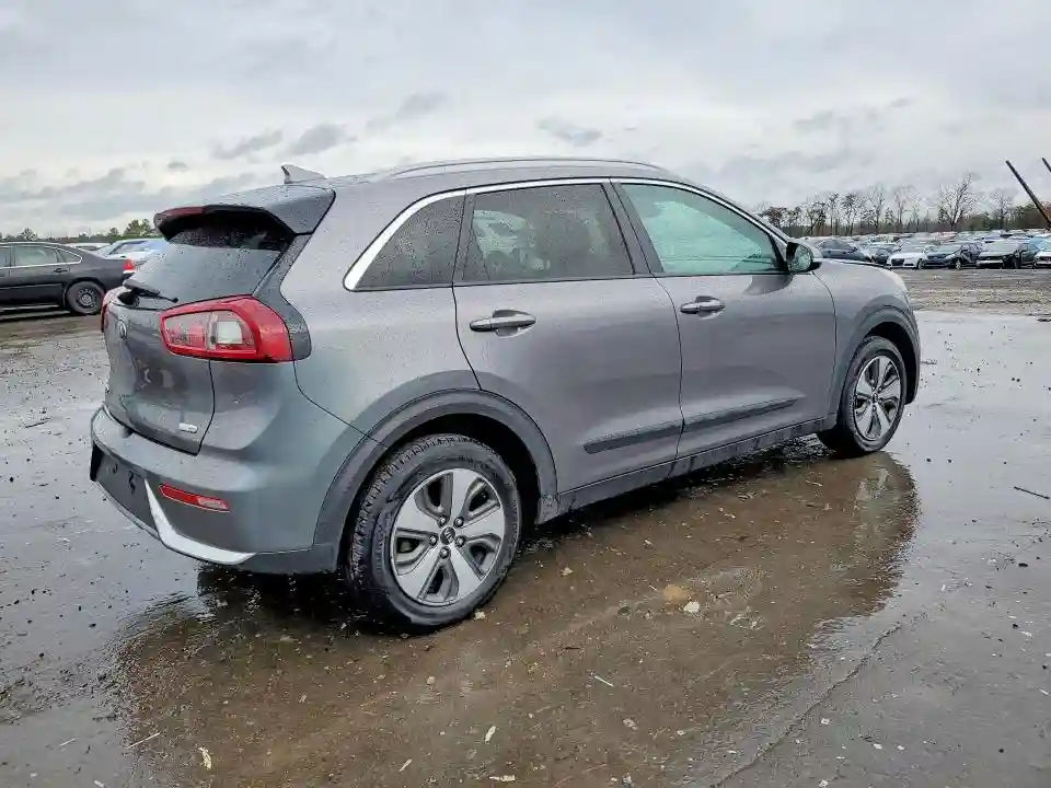 KNDCC3LC6J5110695 2018 KIA NIRO-2