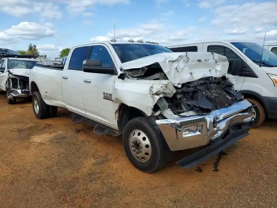 3C63RRHLXHG560693 2017 RAM 3500-3