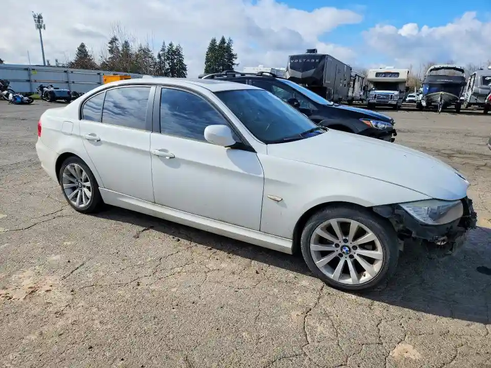 WBAPH7C52AA175897 2010 BMW 3 SERIES-3