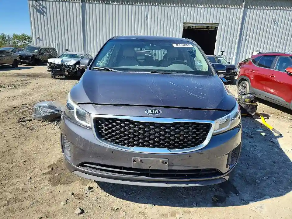 KNDMB5C19H6326952 2017 KIA SEDONA-4
