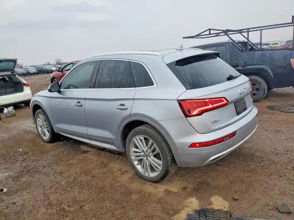 WA1CNAFY5J2104873 2018 AUDI Q5-1