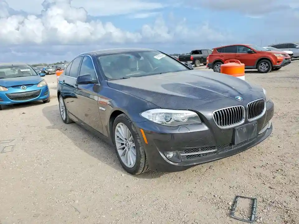WBAFU7C57DDU70780 2013 BMW 535-3