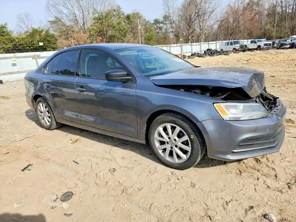 3VWD17AJ9FM275089 2015 VOLKSWAGEN JETTA-3