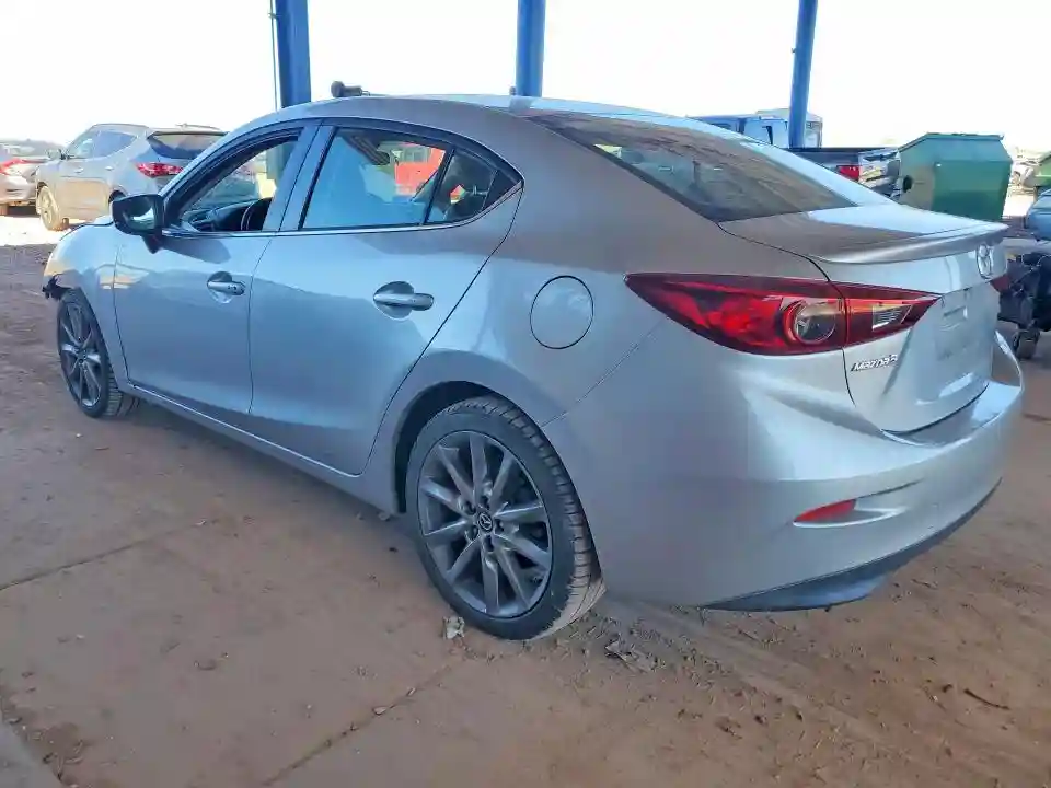 3MZBN1V30JM202755 2018 MAZDA 3-1