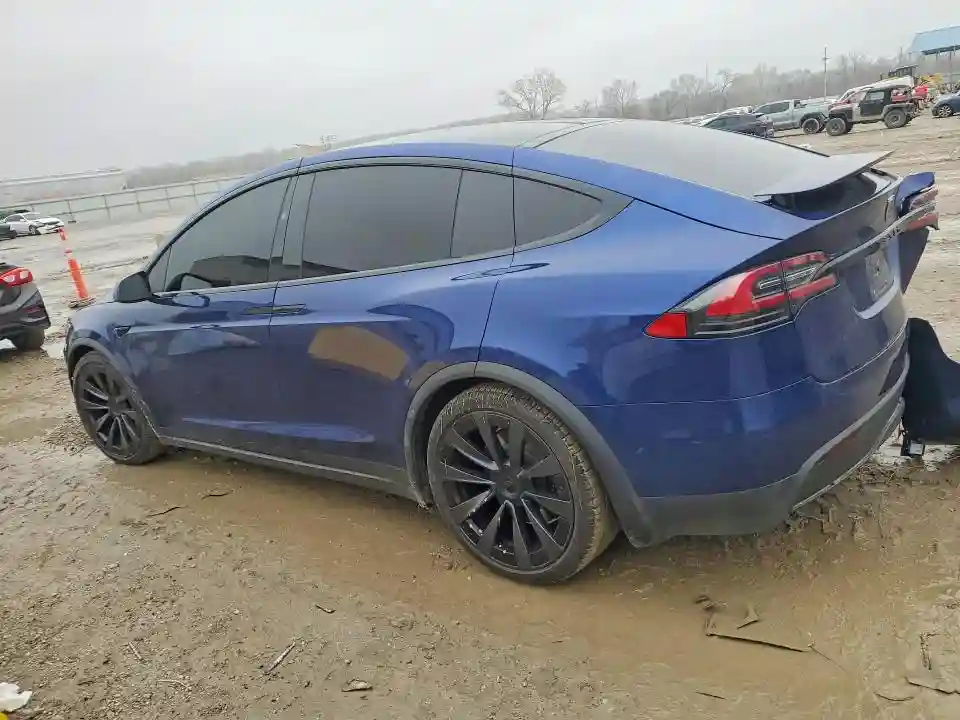 7SAXCBE56NF331375 2022 TESLA MODEL X-1