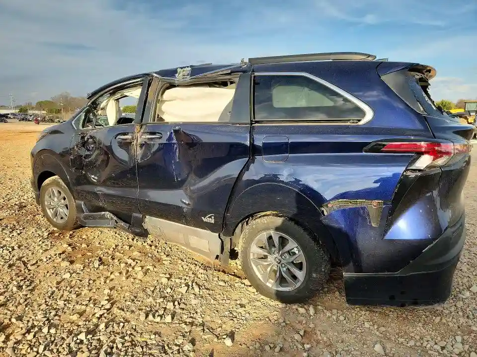 5TDJRKEC6NS083351 2022 TOYOTA SIENNA-1