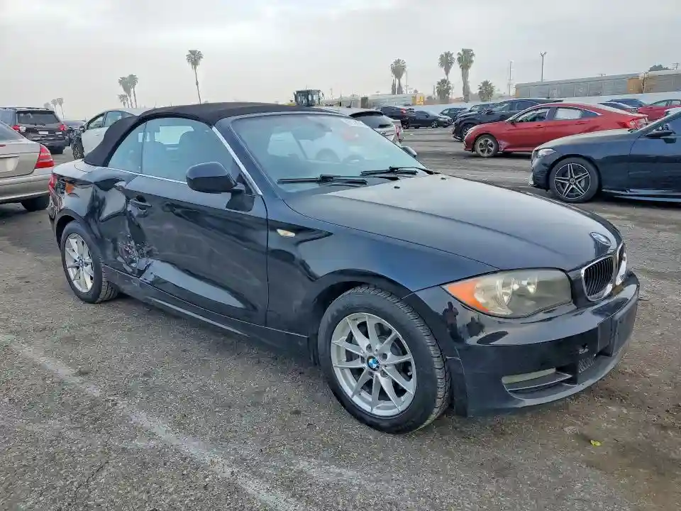 WBAUN1C58BVH83252 2011 BMW 1 SERIES-3