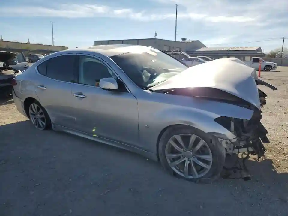 JN1BY1AP8JM180909 2018 INFINITI Q70-3