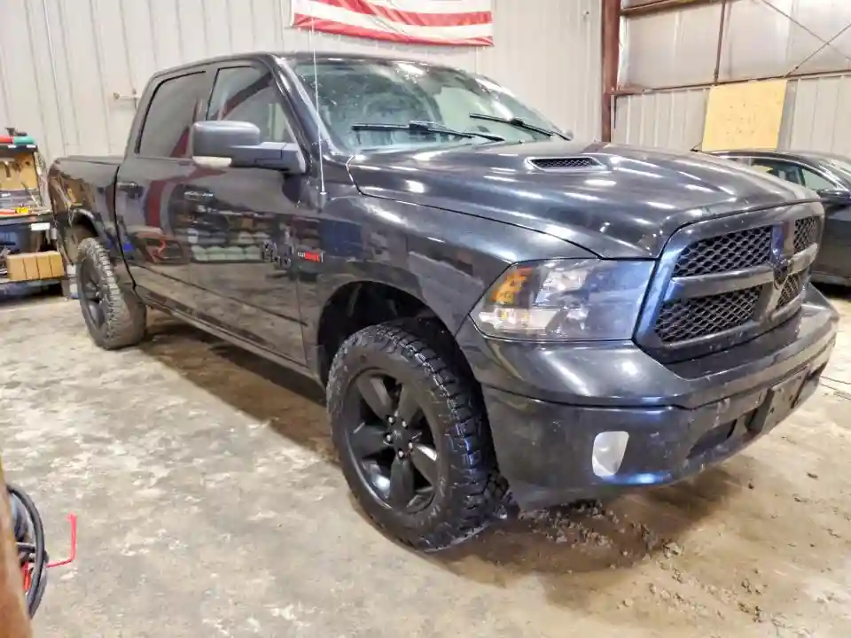 1C6RR7LMXJS354528 2018 RAM 1500-3