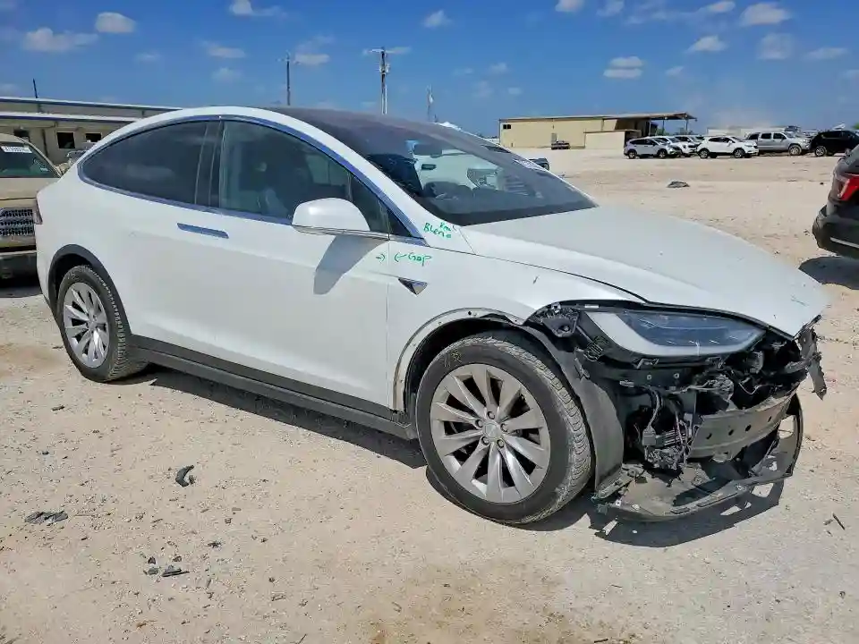5YJXCAE2XJF113396 2018 TESLA MODEL X-3