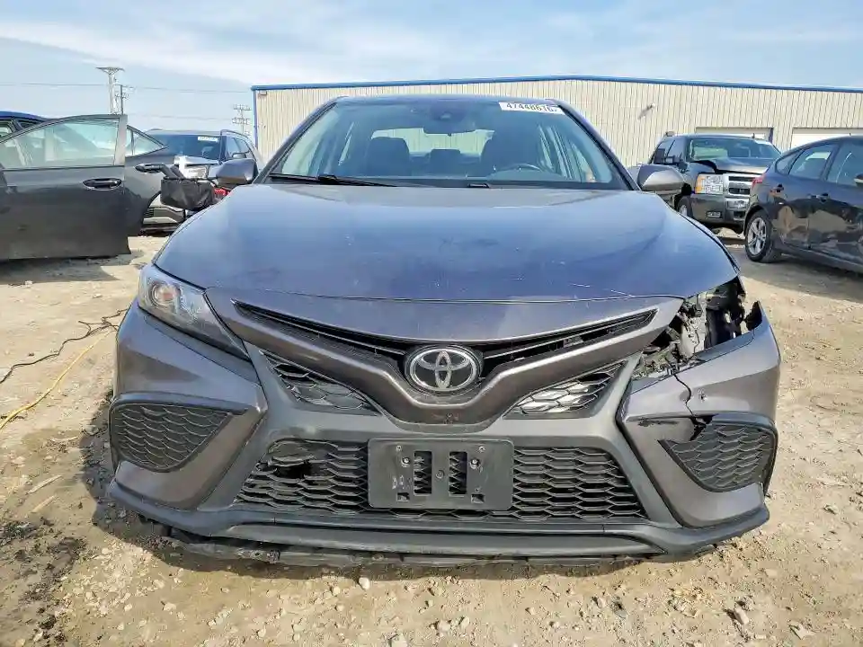 4T1G11AK0MU470038 2021 TOYOTA CAMRY-4