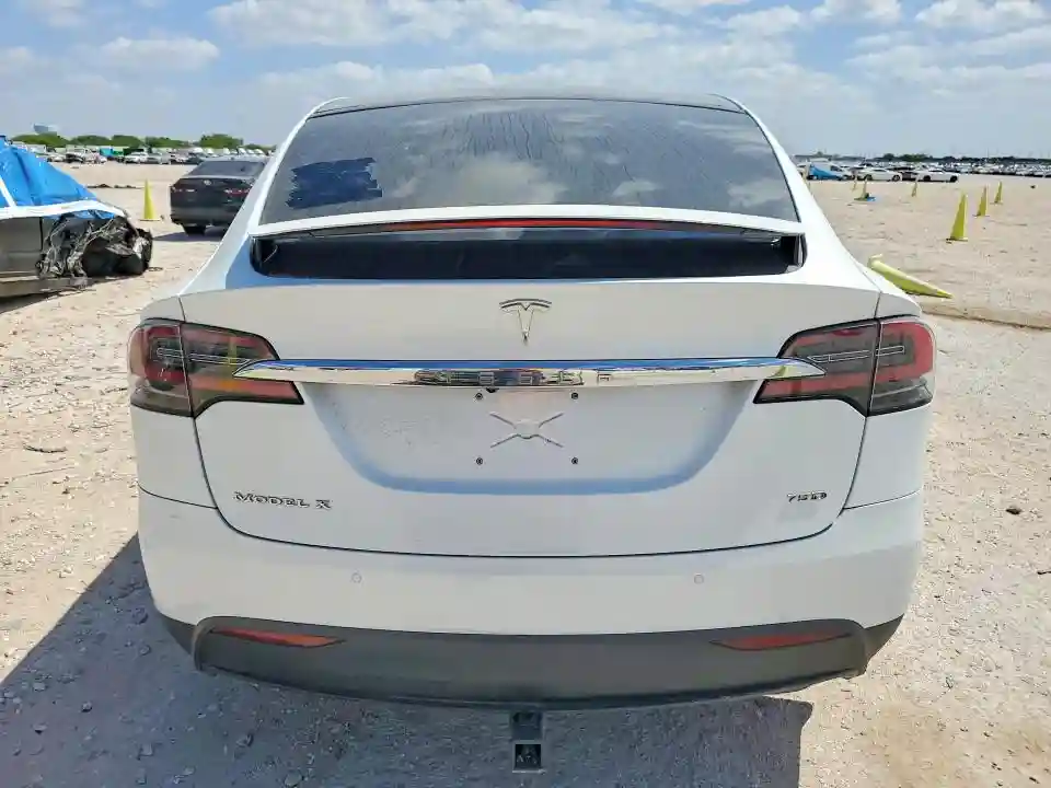 5YJXCAE2XJF113396 2018 TESLA MODEL X-5