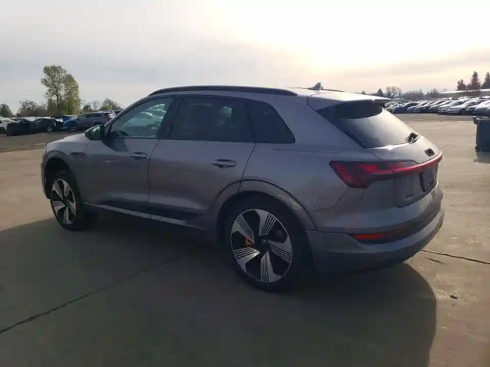 WA1LAAGE2NB014103 2022 AUDI E-TRON-1