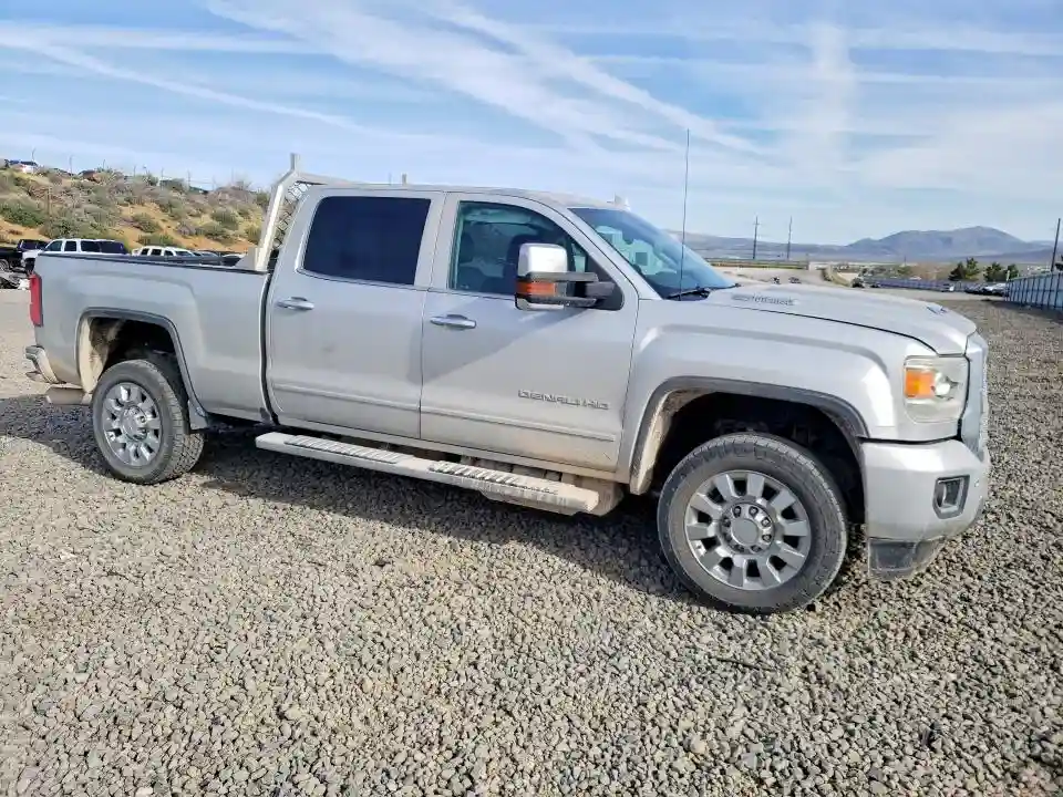 1GT12UEYXJF234245 2018 GMC SIERRA-3