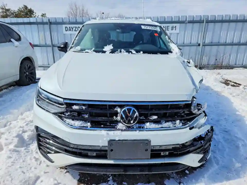 3VV8B7AX7RM012403 2024 VOLKSWAGEN TIGUAN-4