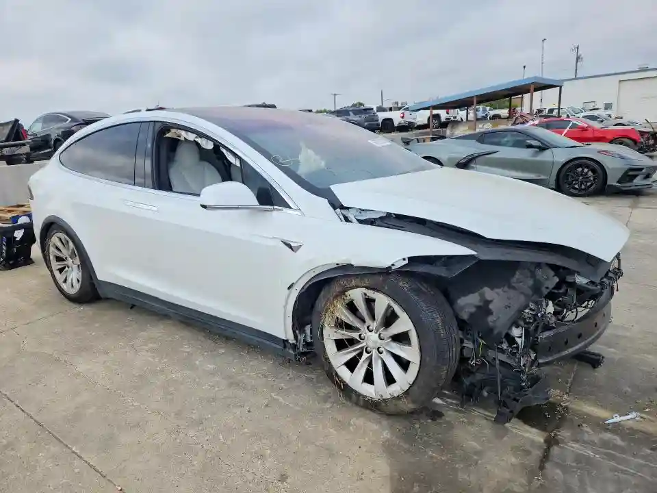 5YJXCAE29LF281601 2020 TESLA MODEL X-3
