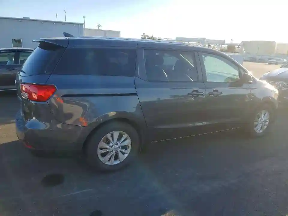 KNDMB5C1XH6244163 2017 KIA SEDONA-2