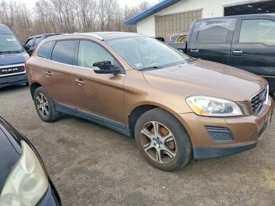 YV4902DZ6D2457317 2013 VOLVO XC60-3