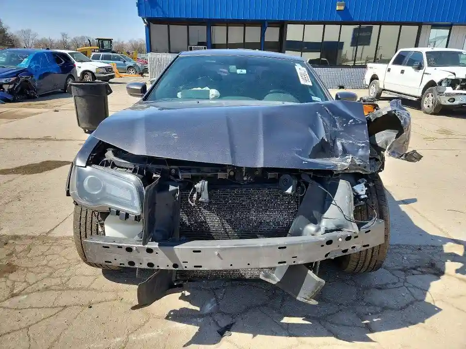 2C3CCAGG2KH569772 2019 CHRYSLER 300-4