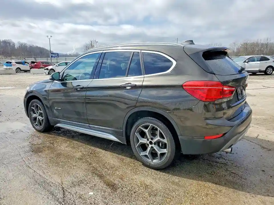 WBXHU7C30J5H43094 2018 BMW X1-1