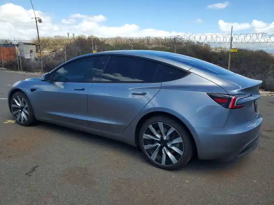 5YJ3E1EB0SF996757 2025 TESLA MODEL 3-1